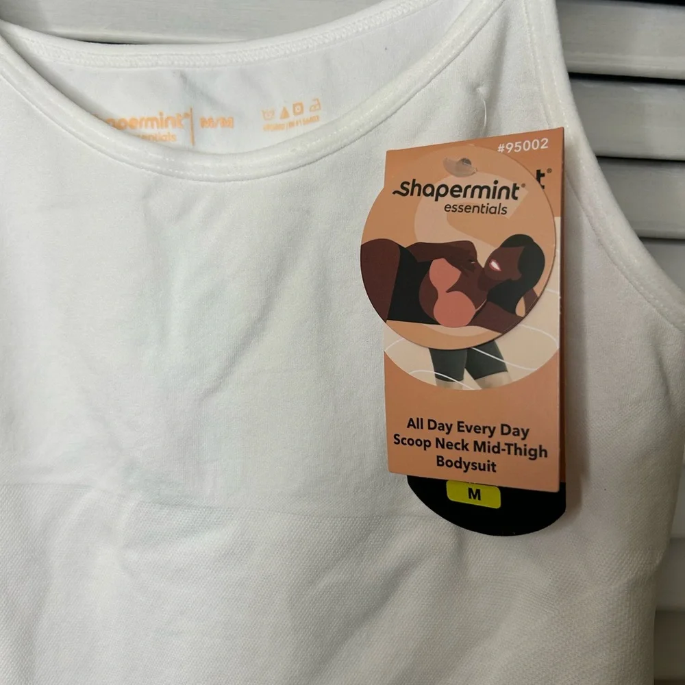 Shapermint Essentials All Day Scoop Neck Mid Thigh‎ Bodysuit Size Medium